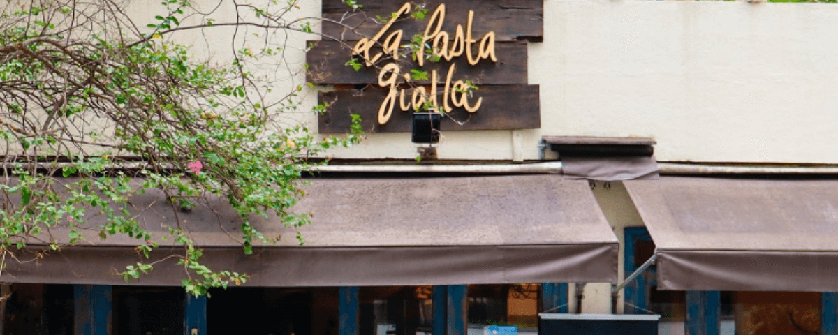 Fachada do La Pasta Gialla, restaurante no Jardins em São Paulo ideal para passeio com pet