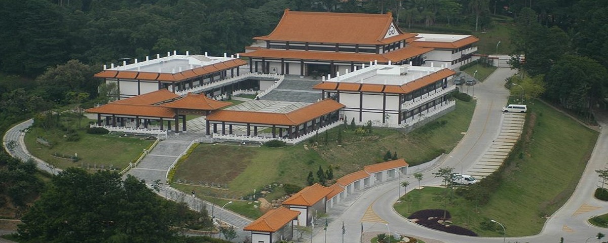 Foto de cima do Templo Zu Lai, um dos lugares para tirar fotos no Dia Mundial da Fotografia.