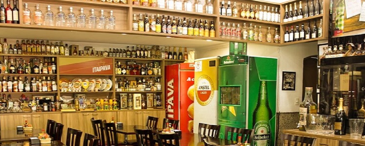 Interior do Famoso Bar do Justo, um dos bares para se fazer happy hour em São Paulo.