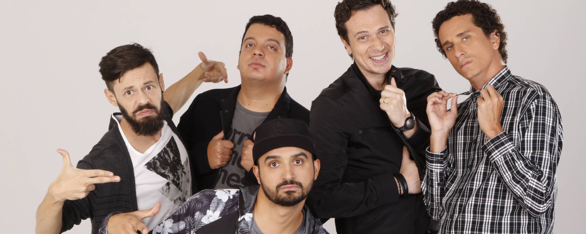Foto do elenco que compõe o programa A Culpa é do Cabral, com os 5 humoristas.