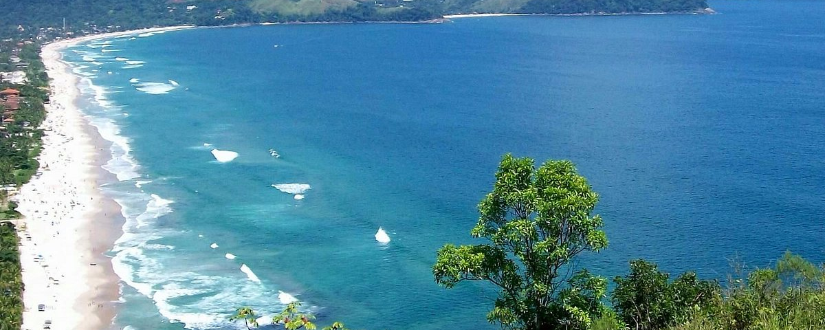 Praia de Maresias, em São Sebastião, é uma das mais buscadas para o início do verão. 