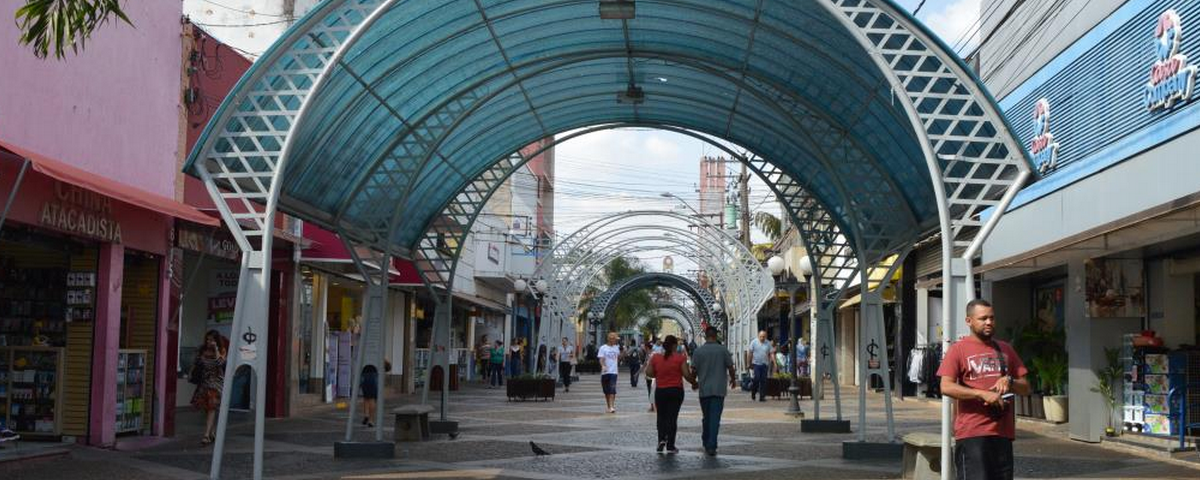 Um dos passeios em Bauru para quem gosta de bater perna é a Rua Batista de Carvalho, um conglomerado de lojas dos mais diversos tipos. 