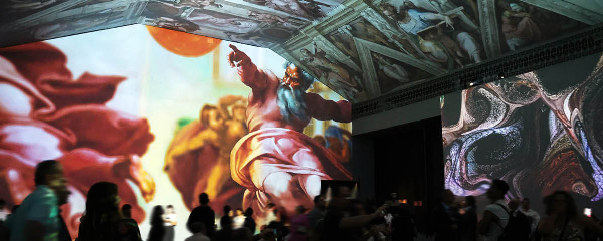 Uma delas é a “Michelangelo: O Mestre da Capela Sistina” chega ao público com réplicas das obras-primas do artista italiano. Entre elas, a própria Capela Sistina e os afrescos de Michelangelo.