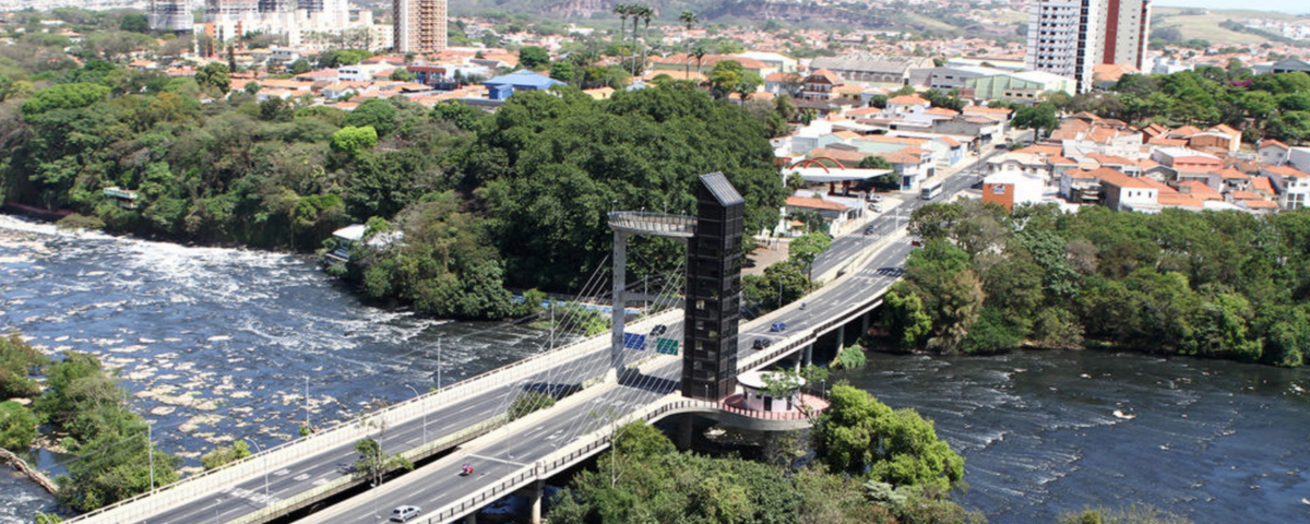 Considerado um dos principais atrativos turísticos da região, o Alto do Mirante foi inaugurado no ano de 2013, sobre a Ponte Caio Tabajara Esteves de Lima. São 24 metros de altura e lá de cima, a vista é privilegiada: é possível ver os detalhes do Rio Piracicaba e da cidade. 