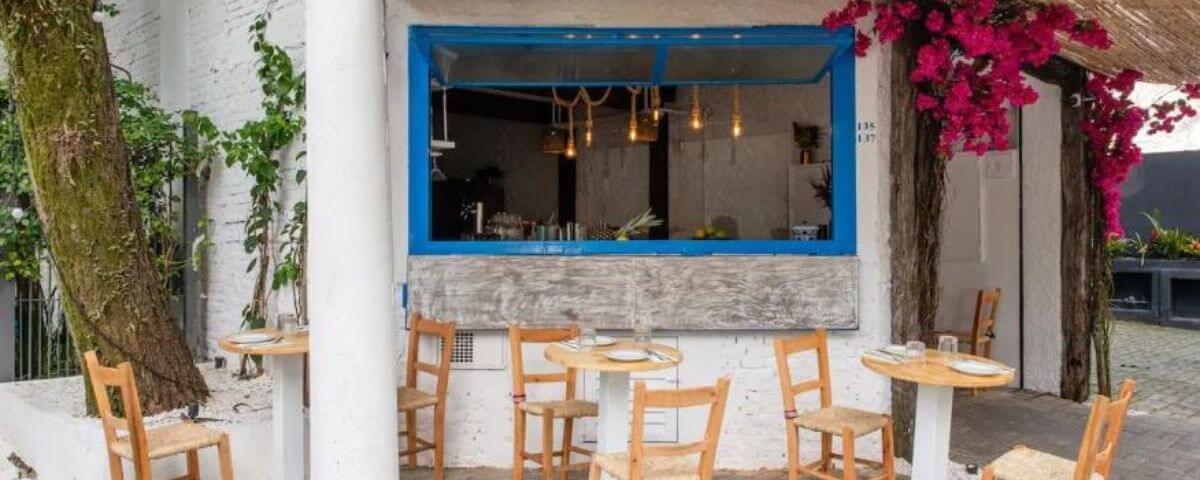 Inaugurado em fevereiro de 2023, o Petros Greek também entrou para a lista dos restaurantes gregos em São Paulo.