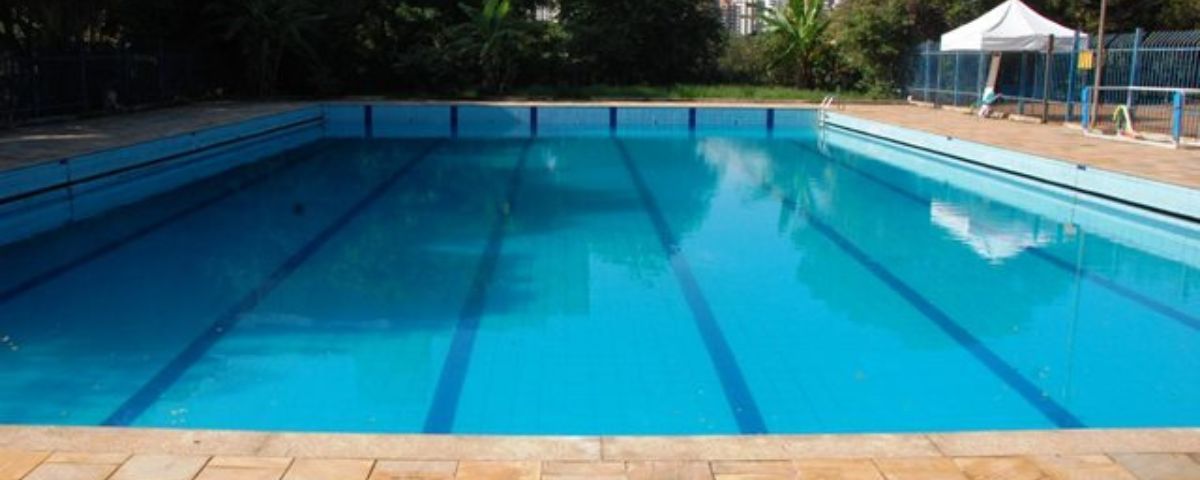 A piscina do CEE Mané Garrincha também possibilita aulas de natação em SP. 