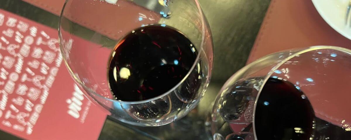 Queijos e vinhos são uma combinação perfeita para o inverno! No Vino! você pode saborear diversos rótulos. 