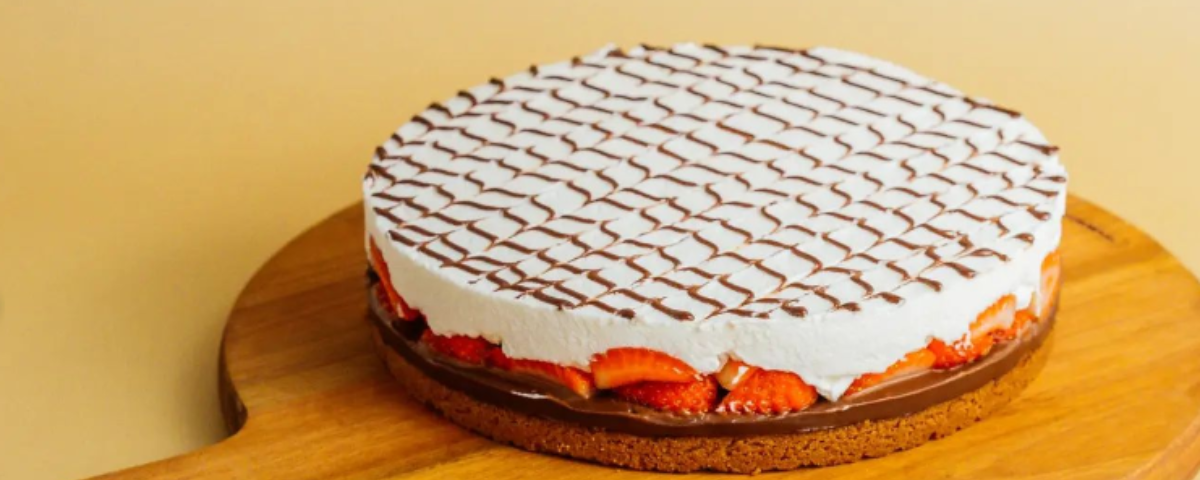 A doceria A Banoffee em SP serve a torta na forma tradicional e também com variações, como é o caso da versão com morangos. 