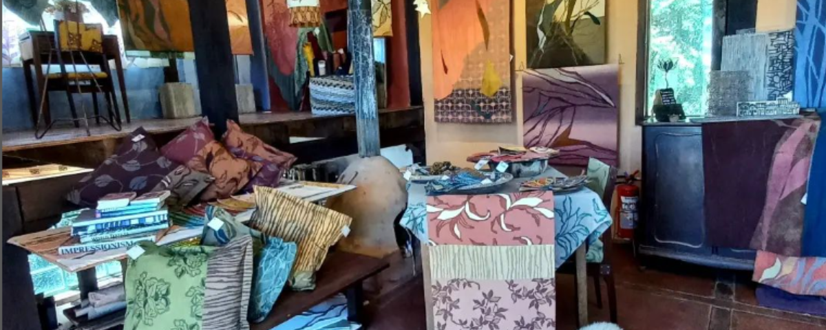 O Atelier de Tecidos Nakawe, em São Bento do Sapucaí, tem criações únicas feitas com técnicas de tecelagens tradicionais.  