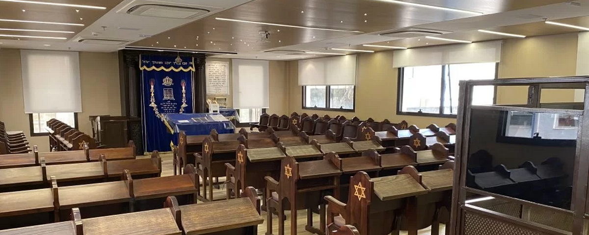 O Centro Cultural Israelita Knesset Israel também fica na região da Santa Cecília. Por lá, há uma sala com bancos de madeira e Estrelas de Davi desenhadas. 