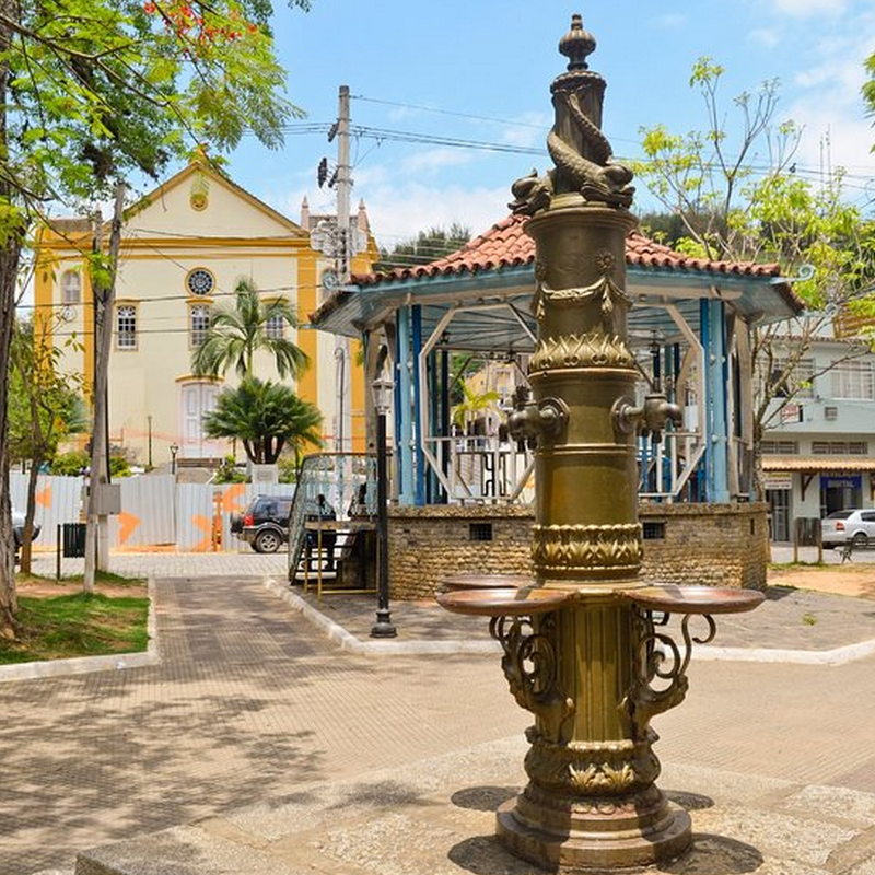 Outra atração da cidade de Bananal é um antigo chafariz dourado, que antigamente era usado para abastecimento de água dos moradores. 