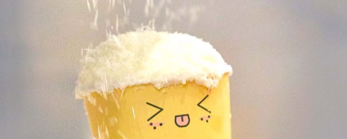 O copinho de sorvete da Snowfall tem um desenho divertido sorrindo que "interage" com a bola de sorvete que está sendo servida. 