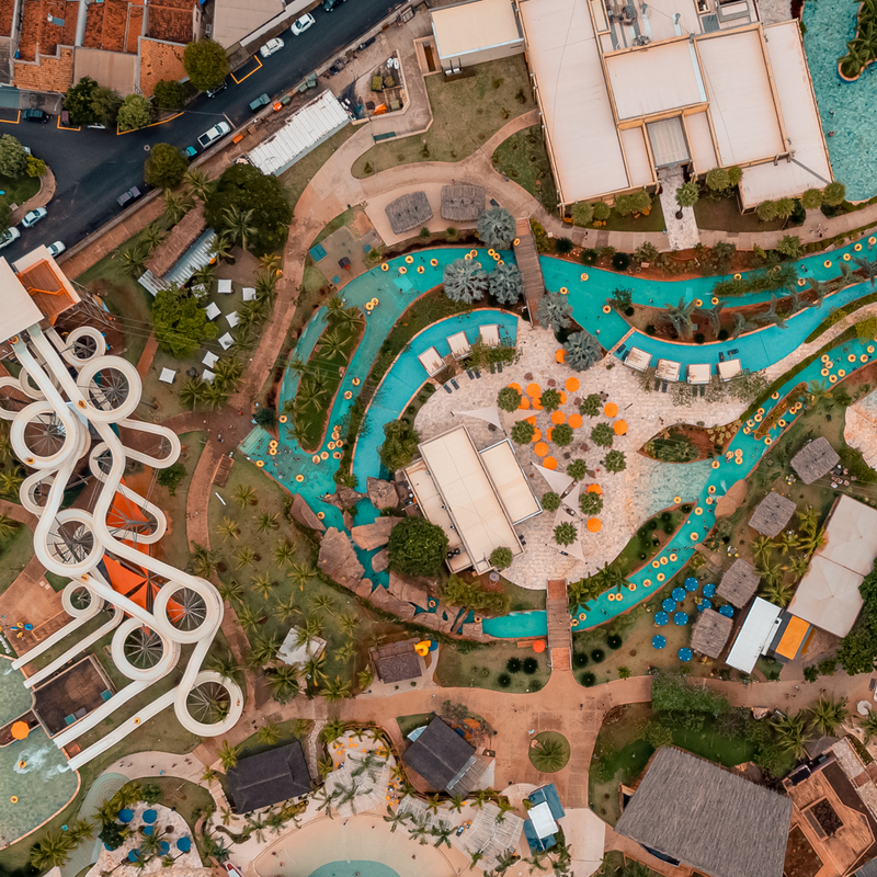 Vista aérea de parque aquático. 
