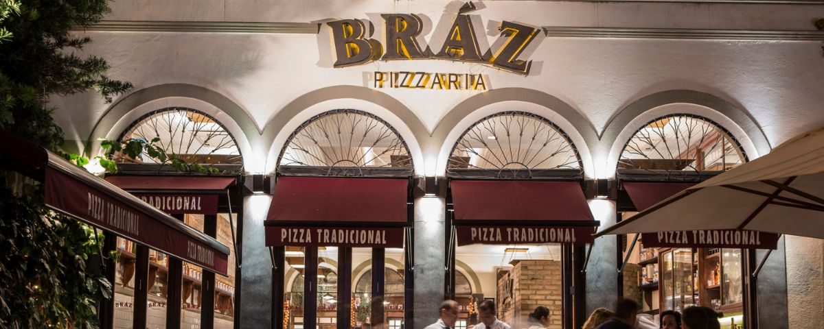 Fachada da Bráz Pizzaria, um ótimo local para celebrar o Dia Nacional do Imigrante Italiano. 