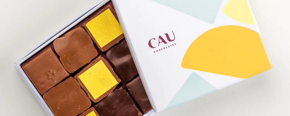 Caixa com bombons é vendida na loja de chocolate em SP chamada Cau Chocolates. 