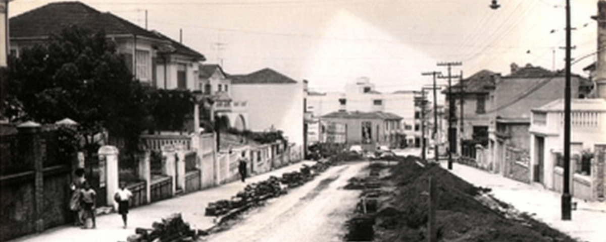Retrato antigo em preto e branco da época da construção da Rua Vergueiro. 