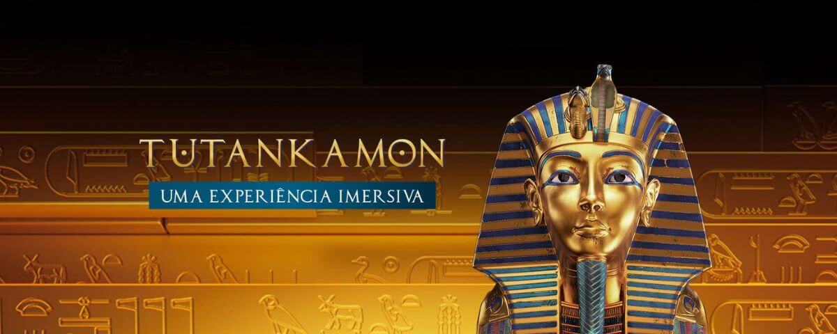 Banner da exposição imersiva "Tutankamon", outra opção incrível entre os passeios para fazer com a família. 