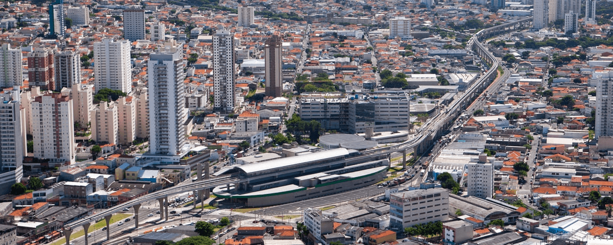 Vista de diversos edifícios na cidade de São Paulo. 