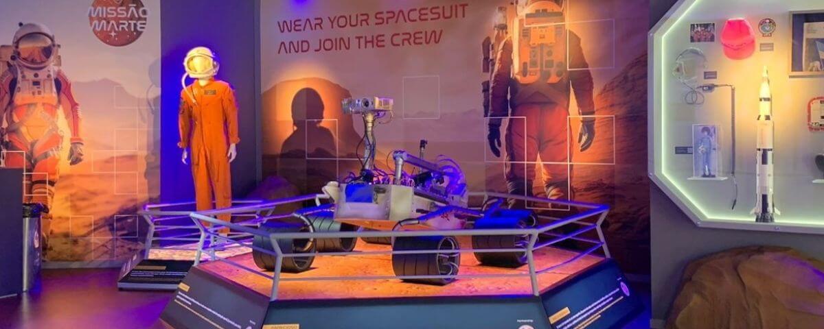 Exposição "Missão Marte" possui diversos objetos com tema espacial. 