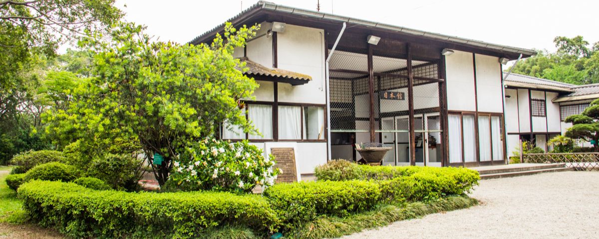 Edifício estilo japonês no Parque Ibirapuera, ideal para celebrar o Dia da Imigração Japonesa. 